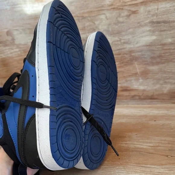 Nike Kids Black and Blue High-Top Sneakers - like new- size 5 youth - Picture 8 of 8
